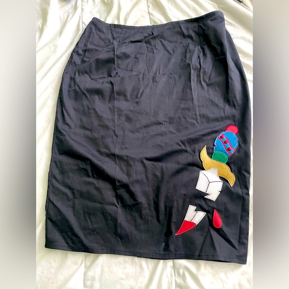 Mode Merr black 50’s style pencil skirt with large shiny dagger appliqué. Sz XL